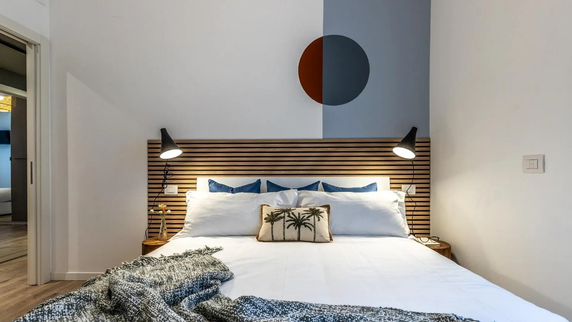 Stayeasy Quadronno33 - 3 Bedrooms, 2 Baths - Duomo Walking Distance Milan 0*,  Italy
