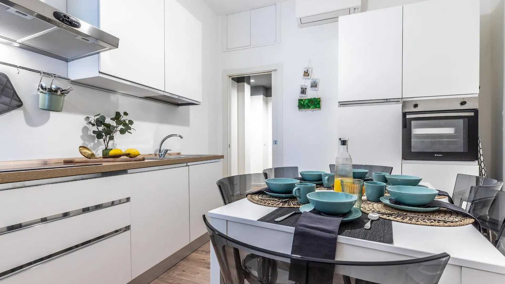 Stayeasy Quadronno33 - 3 Bedrooms, 2 Baths - Duomo Walking Distance Milan Italy
