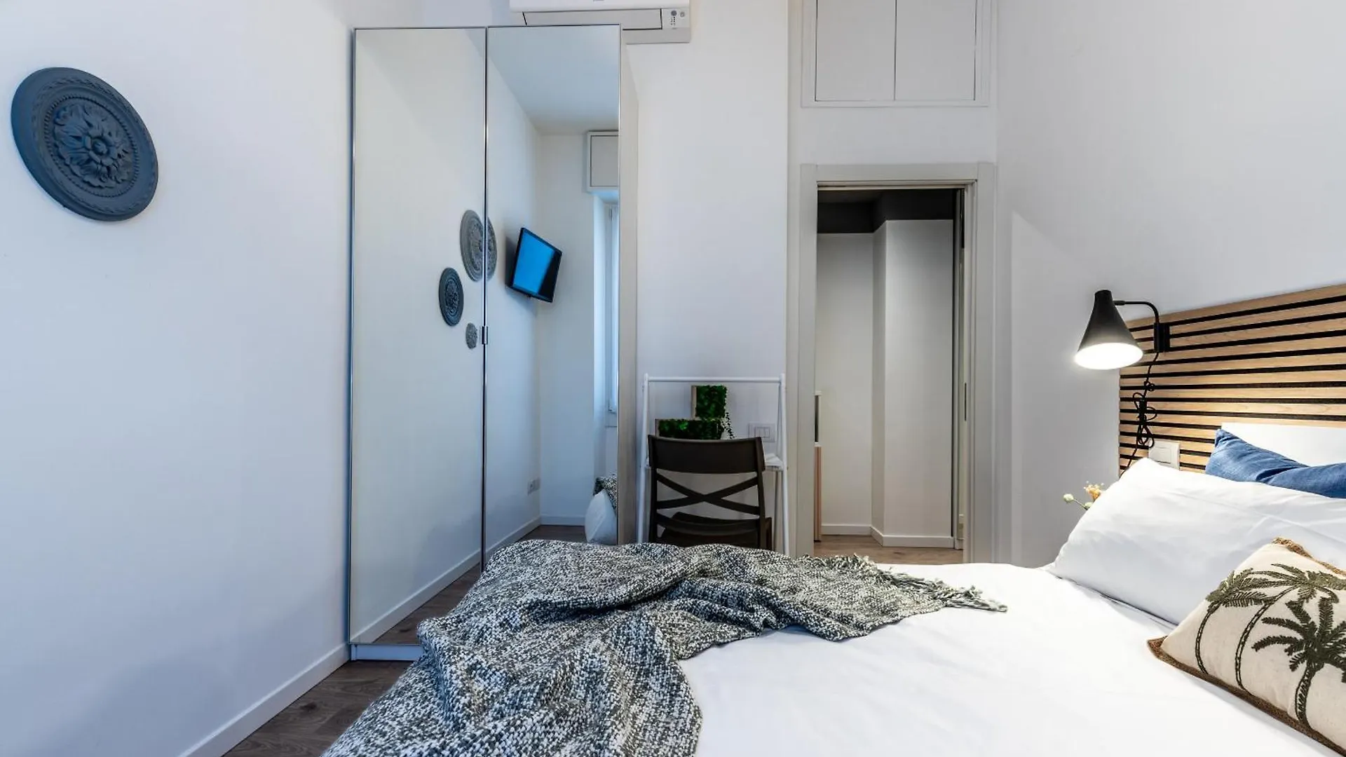 Apartment Stayeasy Quadronno33 - 3 Bedrooms, 2 Baths - Duomo Walking Distance Milan