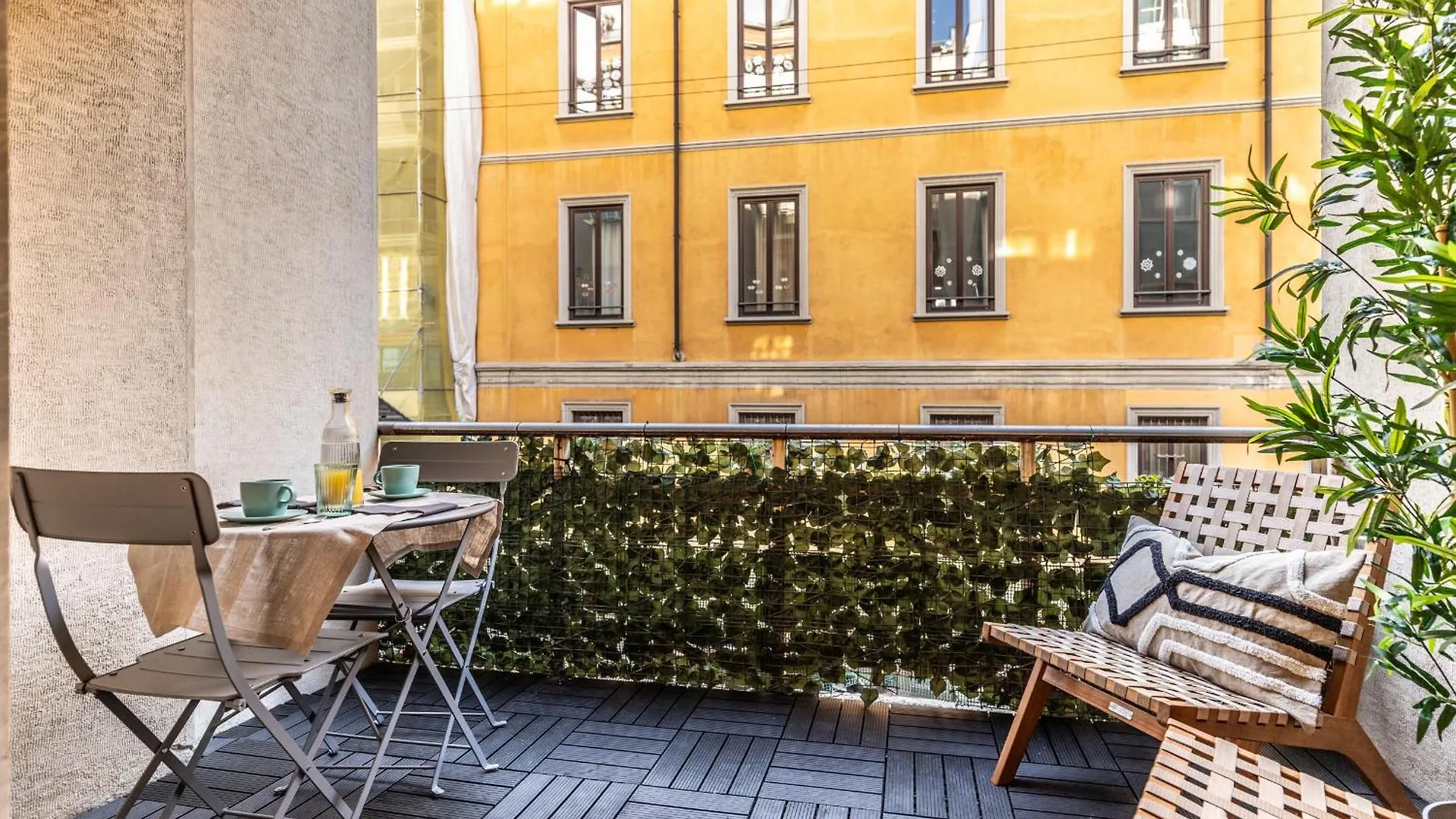 Stayeasy Quadronno33 - 3 Bedrooms, 2 Baths - Duomo Walking Distance Milan